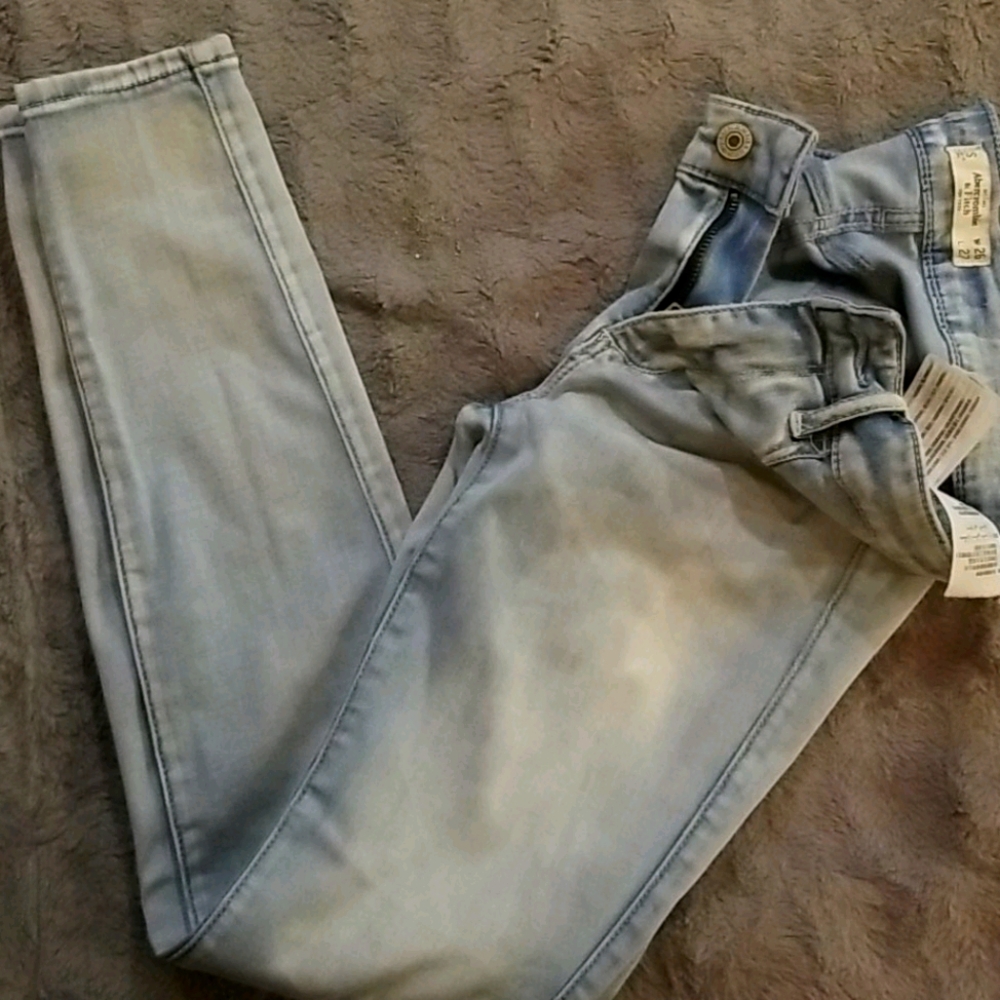 Abercrombie and Fitch size 2
